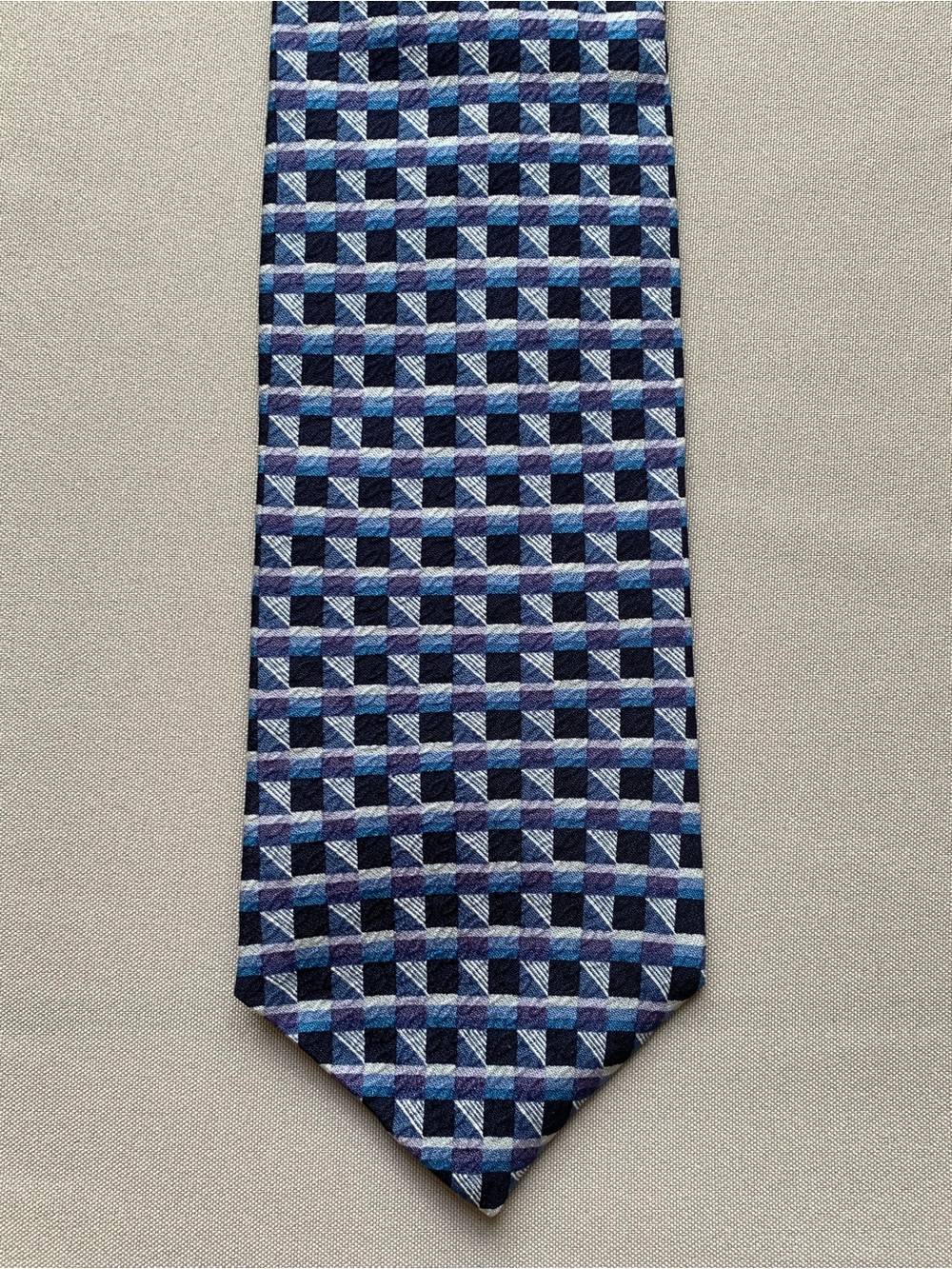 Calvin Klein Mens 100% Silk Tie Blue Geometric Woven Logo Made in USA